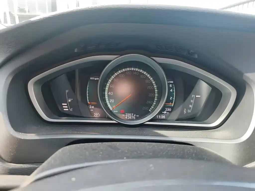 Volvo V40 — миниатюра 12