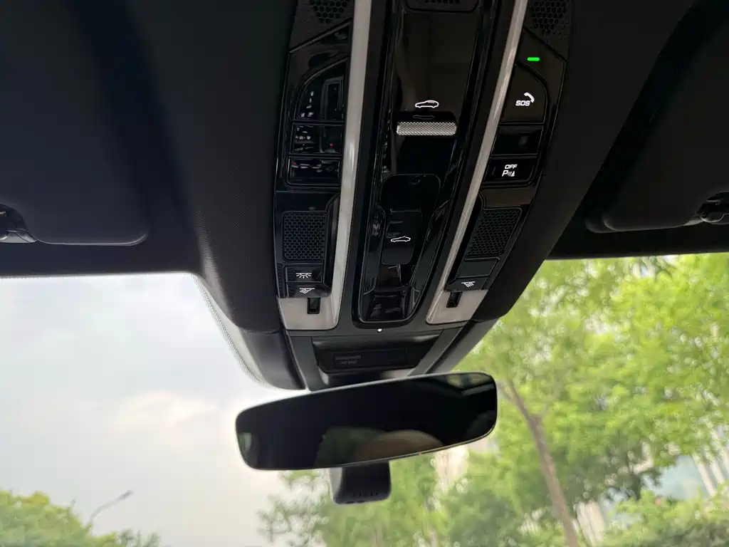 Porsche Cayenne — миниатюра 27