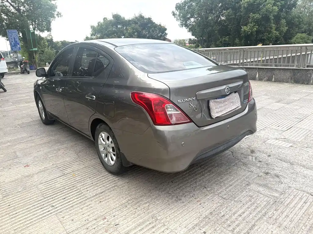 Nissan Sunny — миниатюра 5