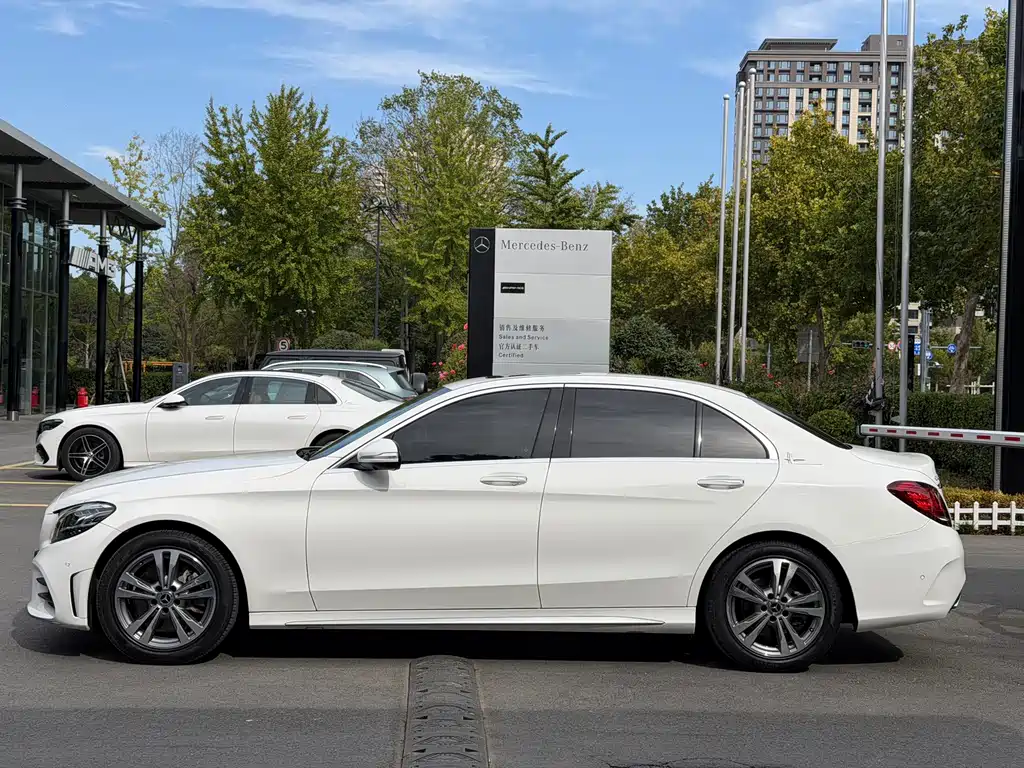 Mercedes-Benz C-Class — миниатюра 8
