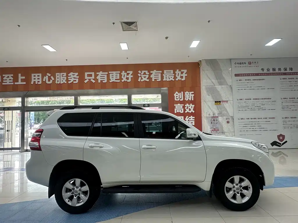 Toyota Land Cruiser Prado 2016 2.7L AT Standard