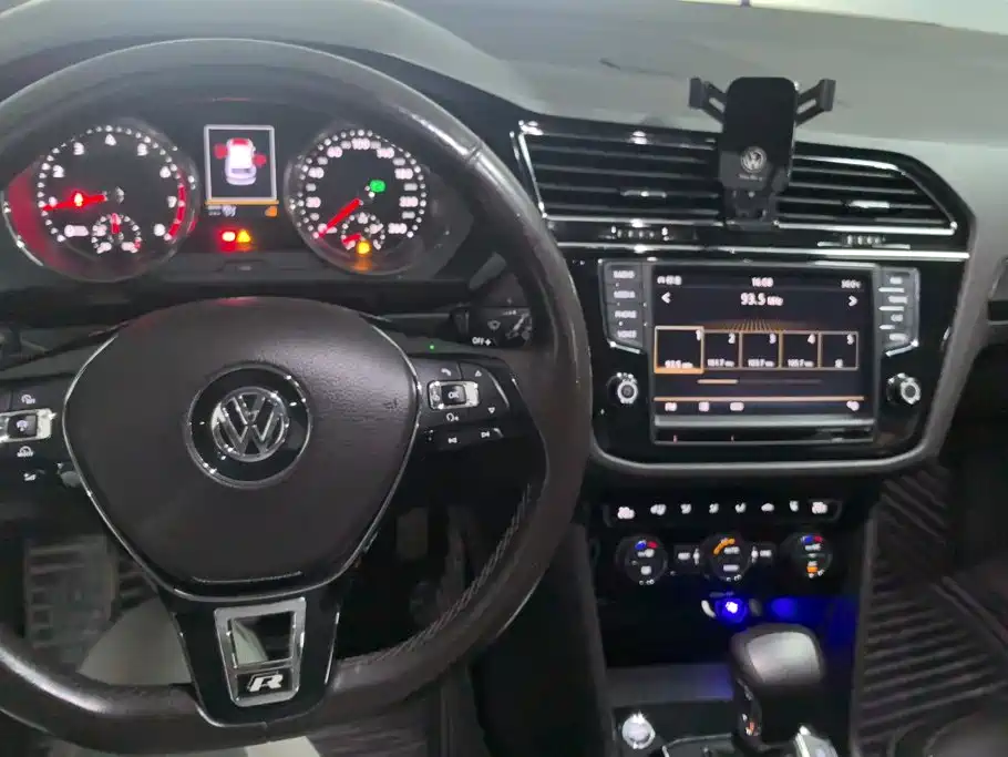 Volkswagen Tiguan L — миниатюра 12