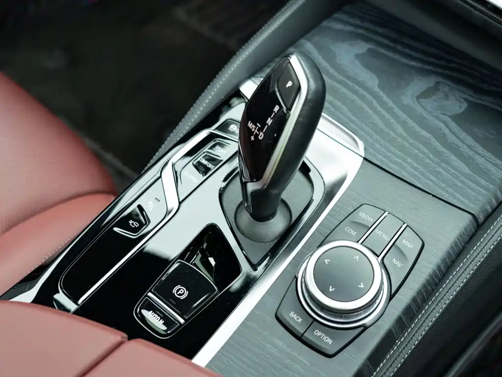 BMW 5 Series — миниатюра 20