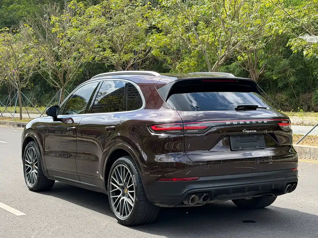 Porsche Cayenne — миниатюра 7