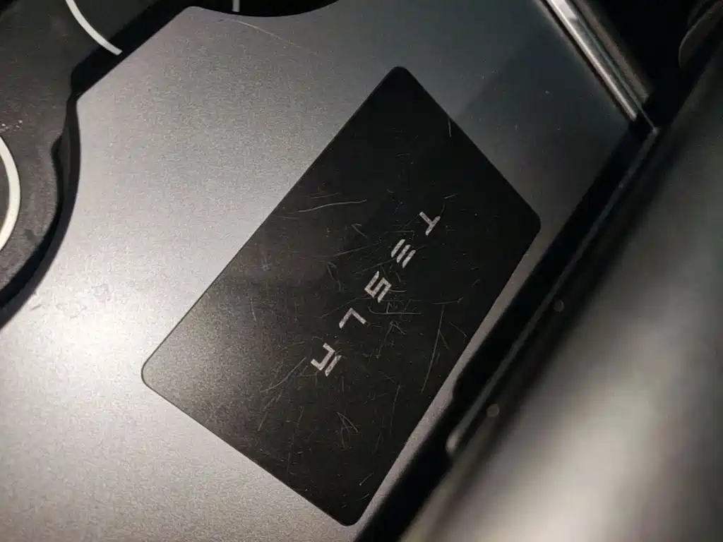 Tesla Model Y — миниатюра 9