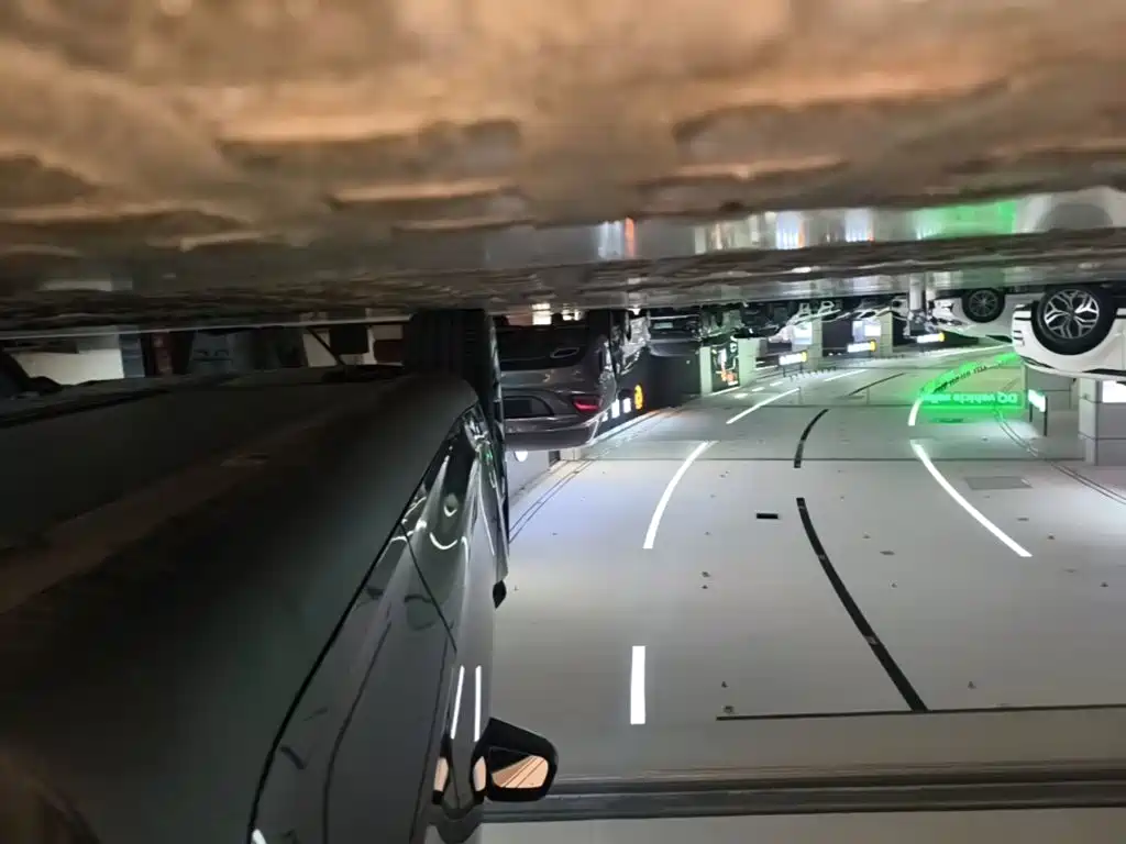 Tesla Model Y — миниатюра 22