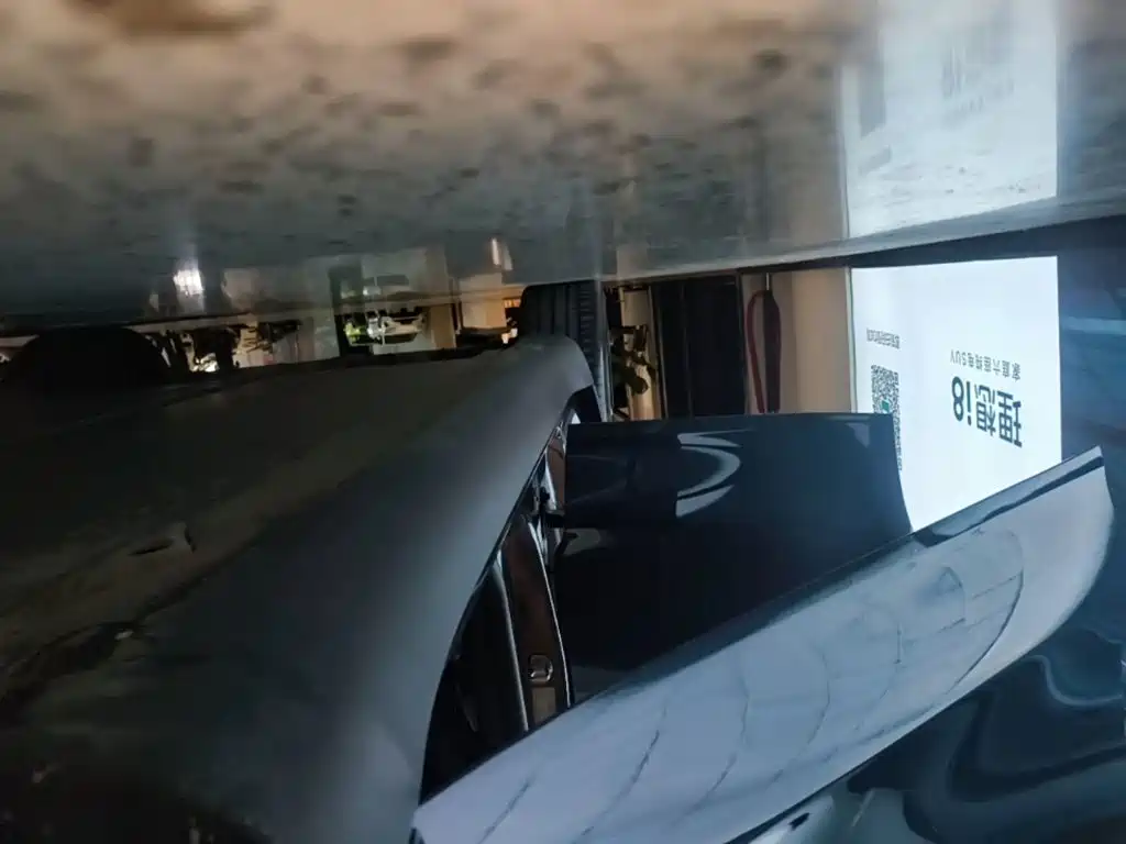 Tesla Model Y — миниатюра 21