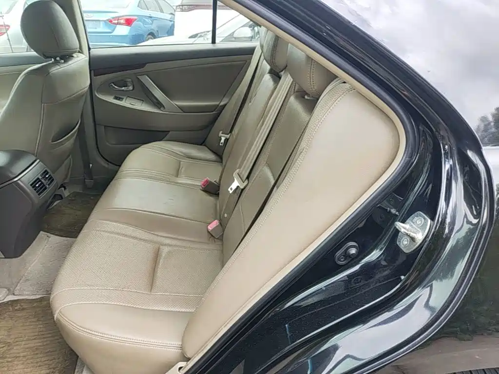 Toyota Camry — миниатюра 17