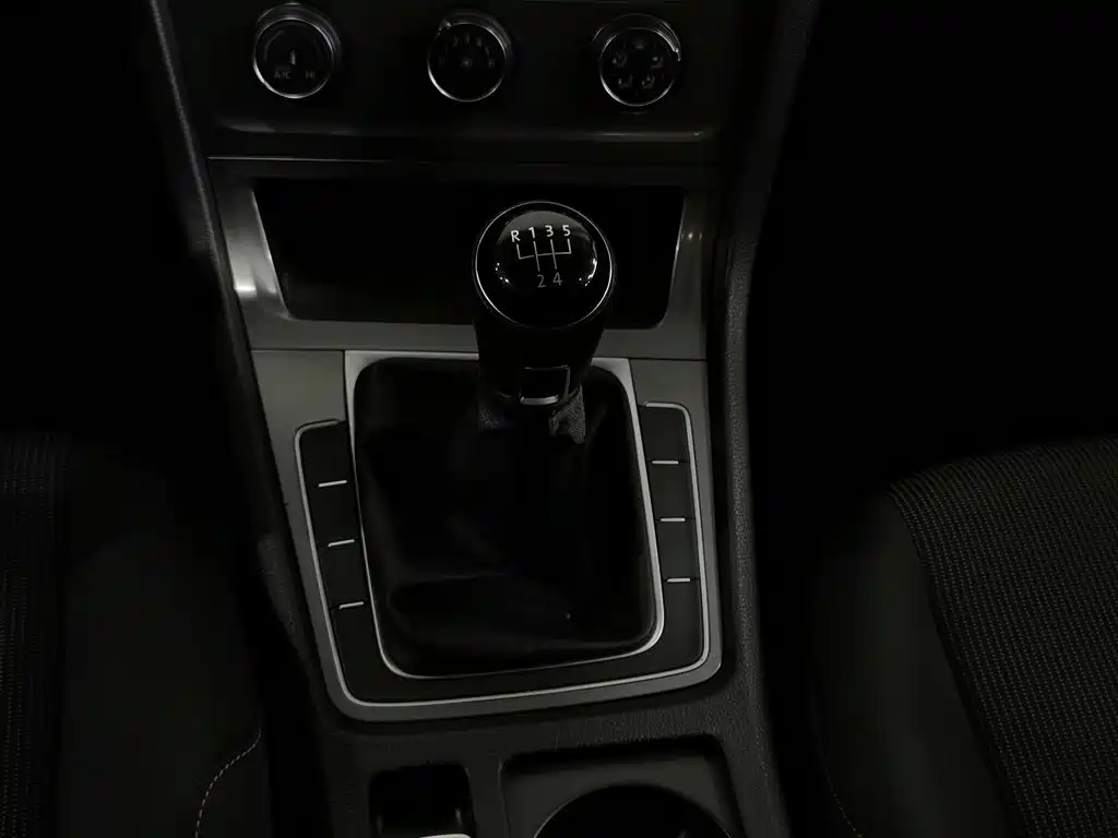 Volkswagen Golf — миниатюра 13