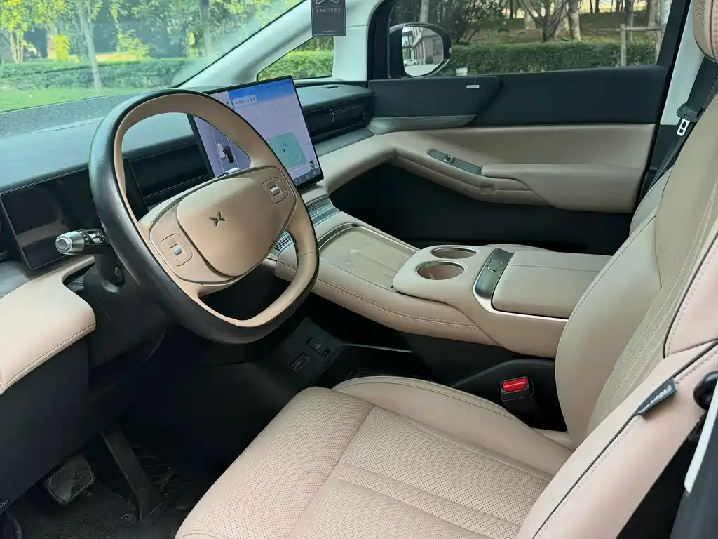 XPeng X9 — миниатюра 7