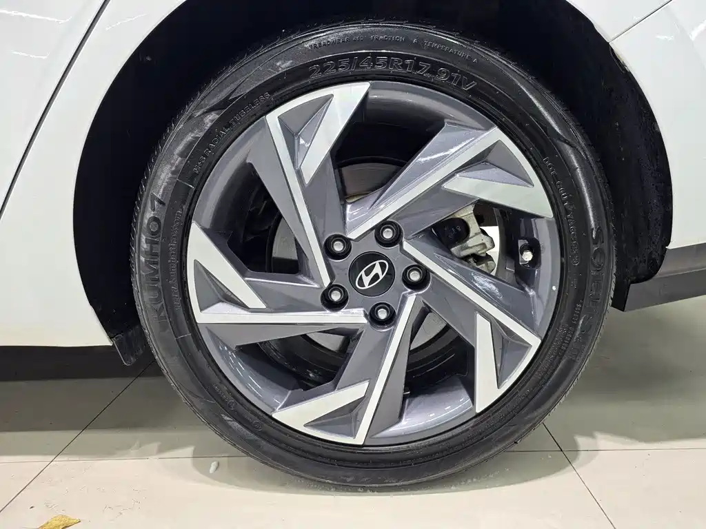 Hyundai Elantra — миниатюра 8