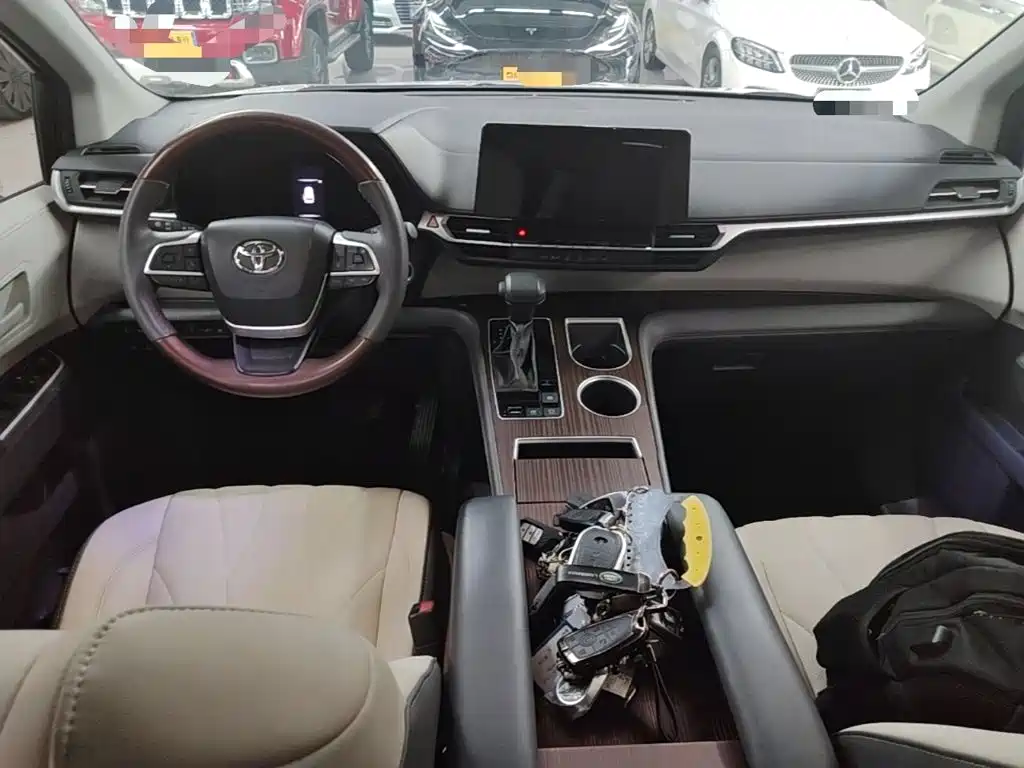Toyota Sienna — миниатюра 10