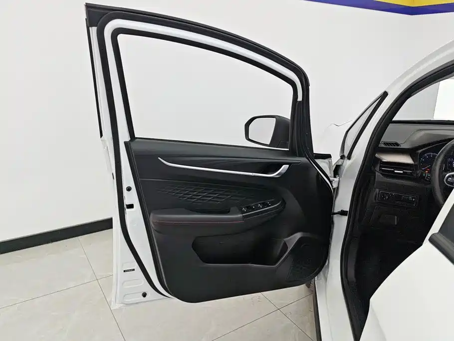 Geely Vision X3 — миниатюра 7