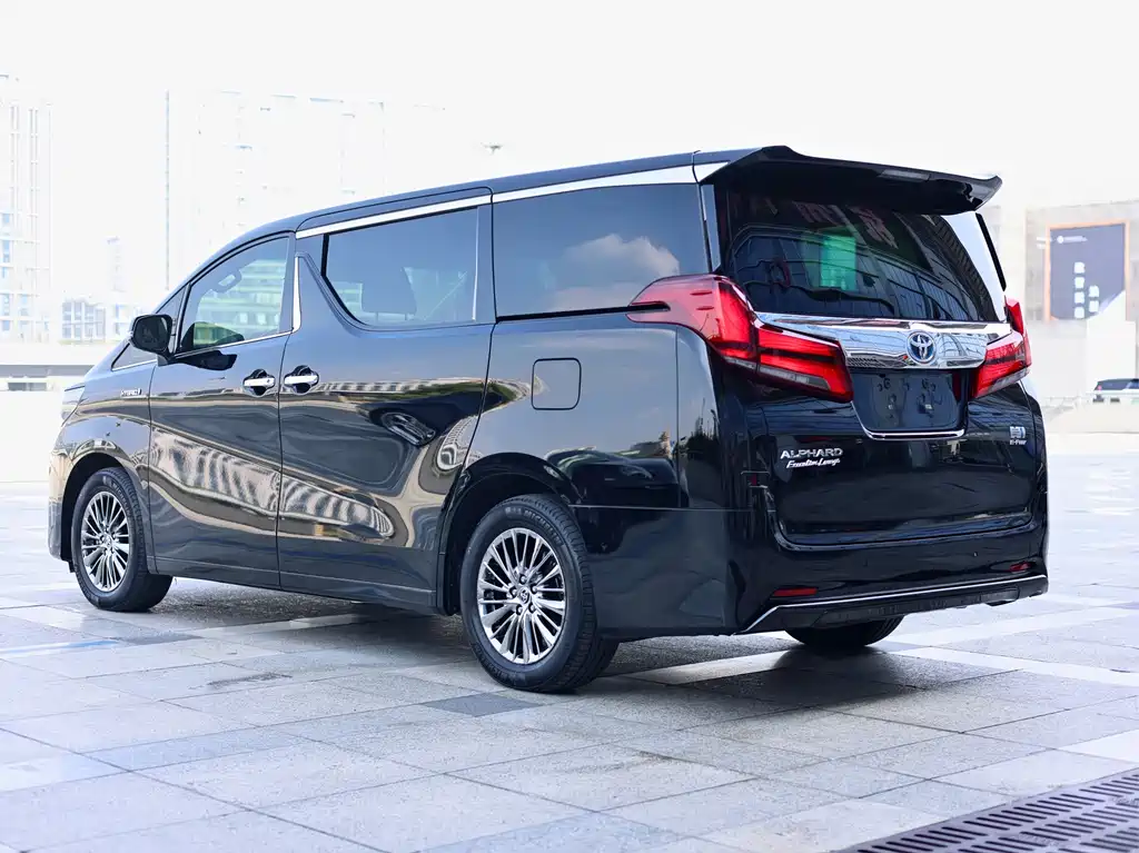 Toyota Alphard — миниатюра 5