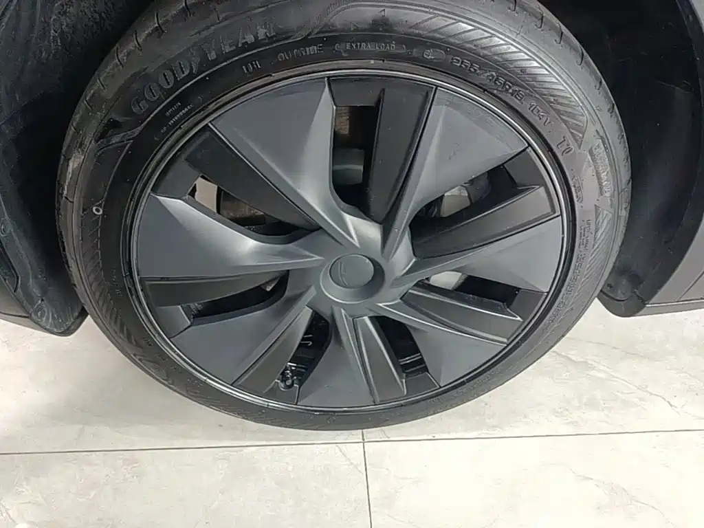 Tesla Model Y — миниатюра 23