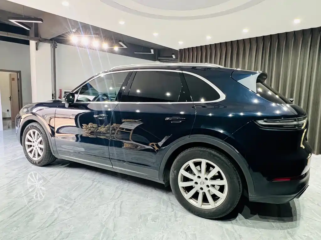 Porsche Cayenne — миниатюра 6