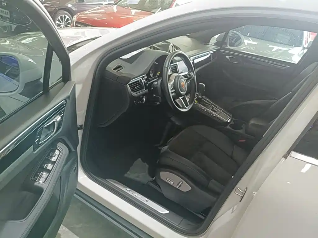 Porsche Macan — миниатюра 16