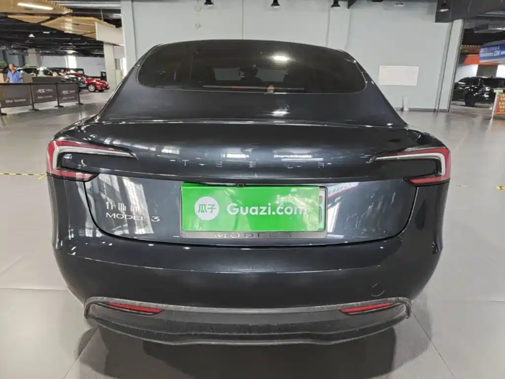Tesla Model 3 — миниатюра 6