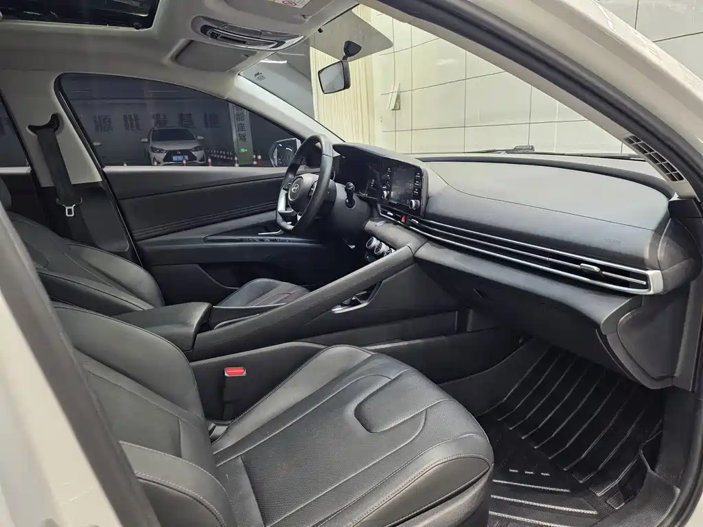 Hyundai Elantra — миниатюра 22
