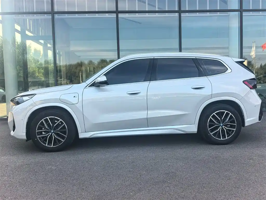 BMW iX1 — миниатюра 3