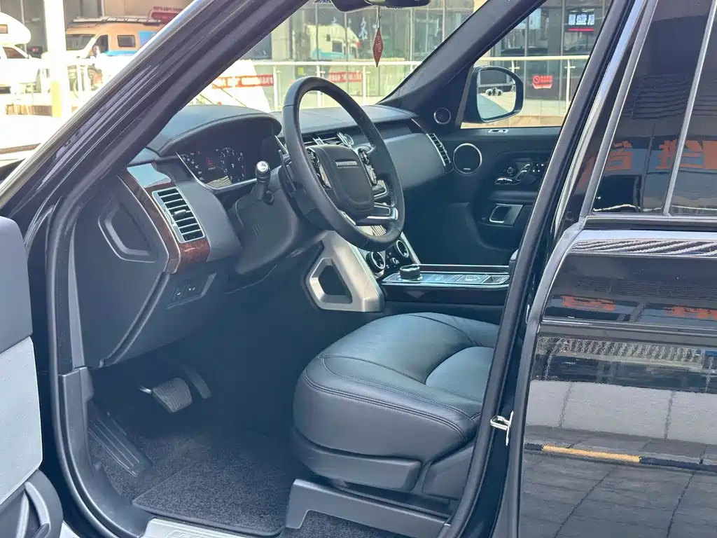 Land Rover Range Rover — миниатюра 4