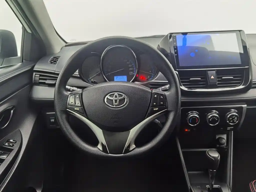 Toyota Yaris L — миниатюра 11
