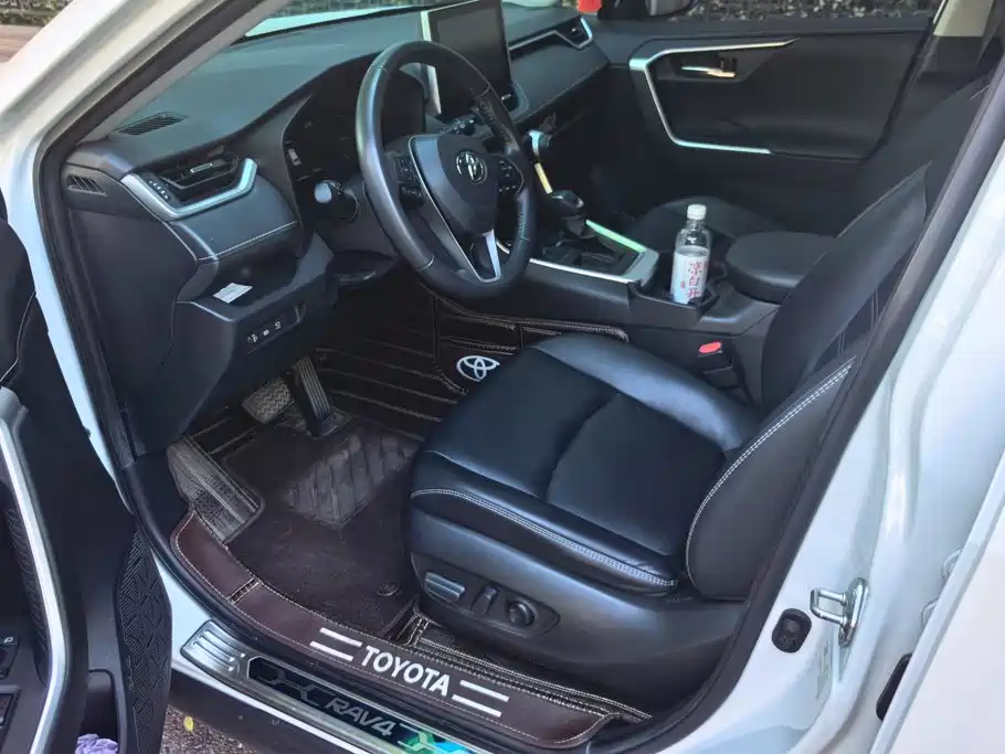 Toyota RAV4 — миниатюра 9