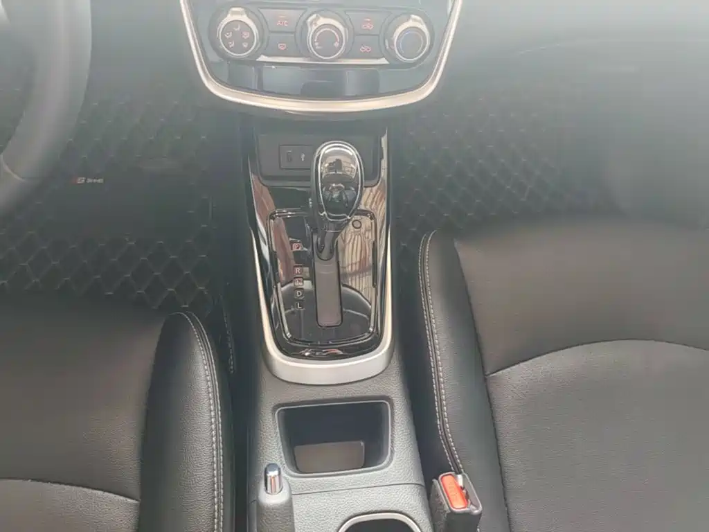 Nissan Tiida — миниатюра 14