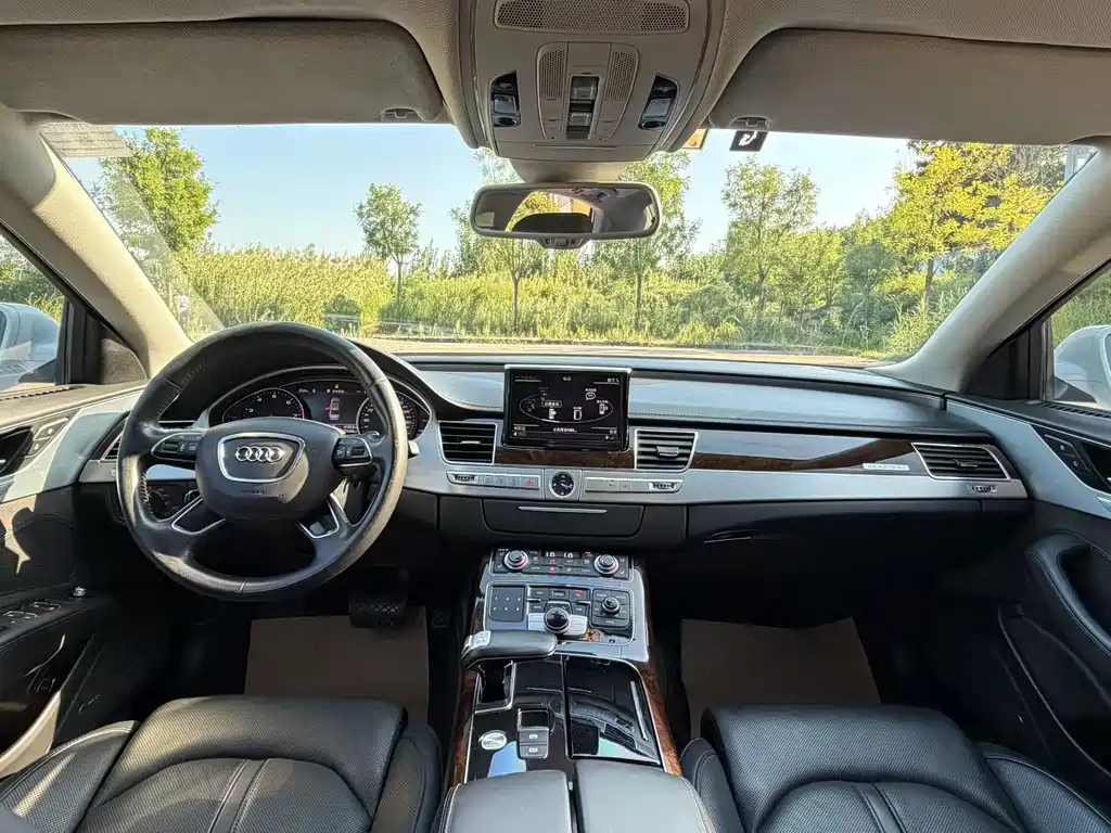 Audi A8 — миниатюра 6