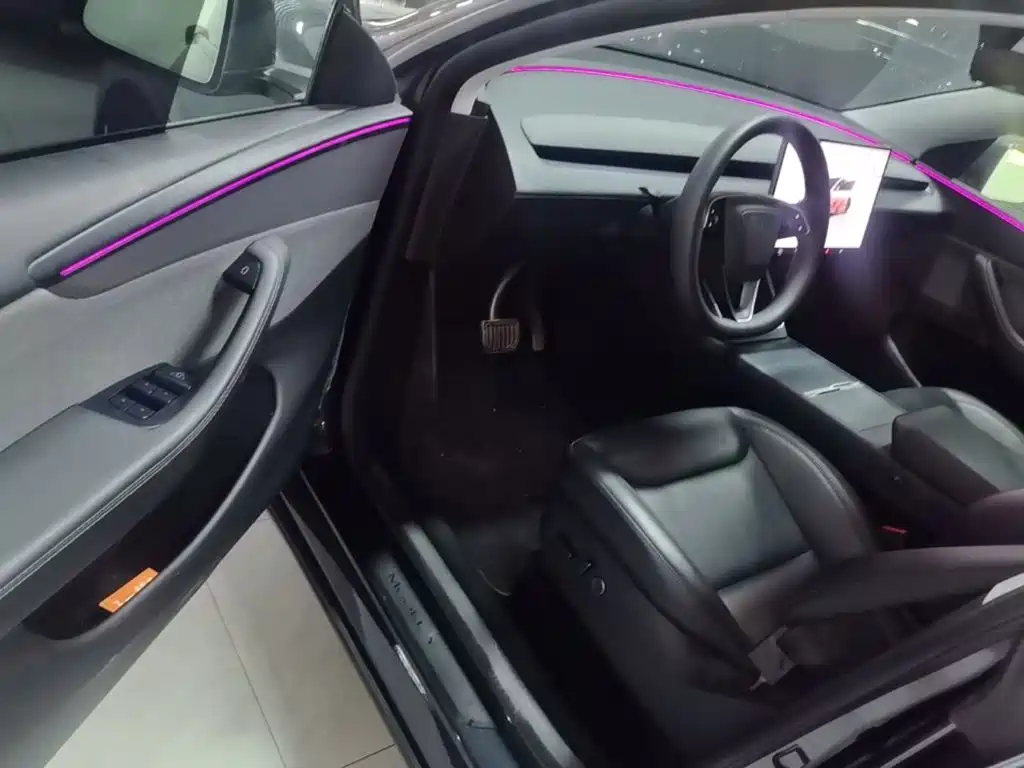Tesla Model Y — миниатюра 16