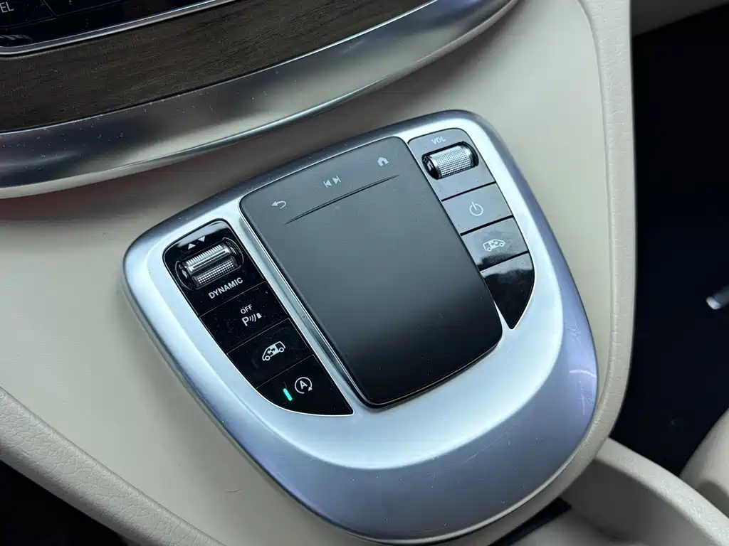 Mercedes-Benz V-Class — миниатюра 14