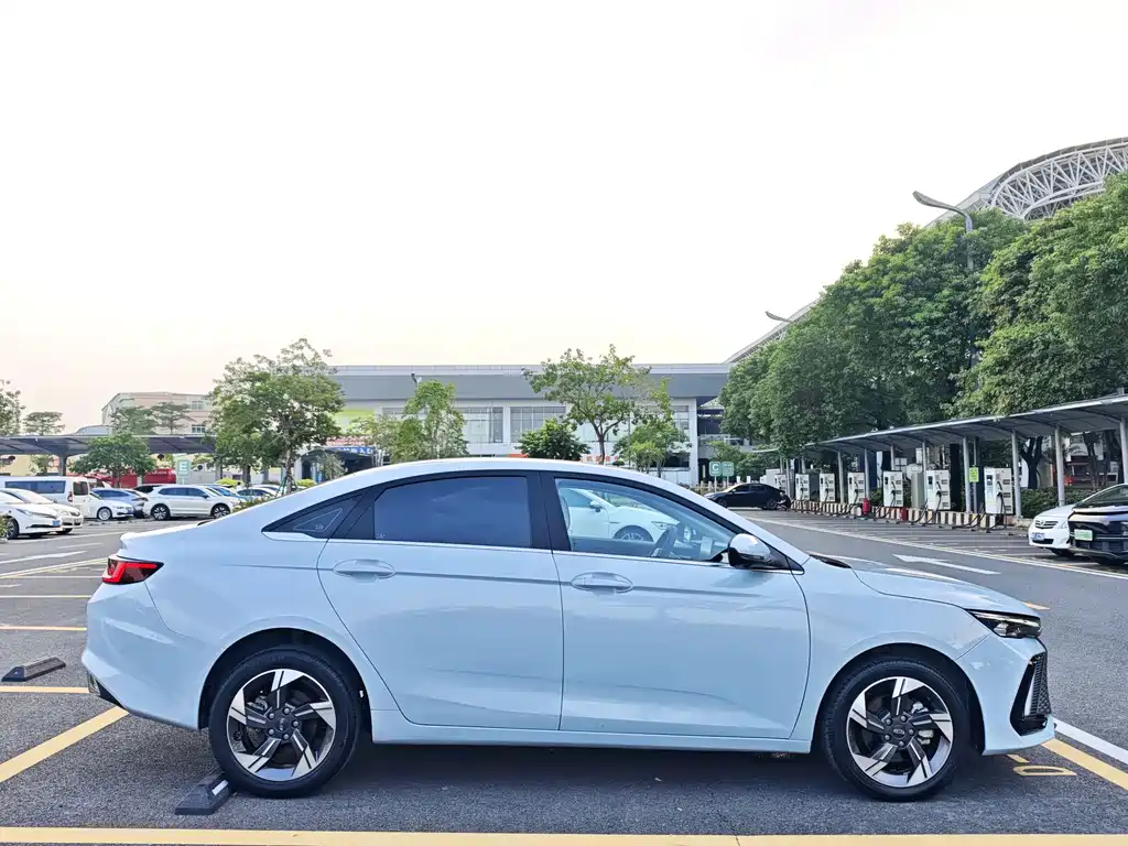 Geely L HiP — миниатюра 5