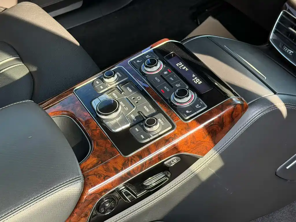 Audi A8 — миниатюра 7