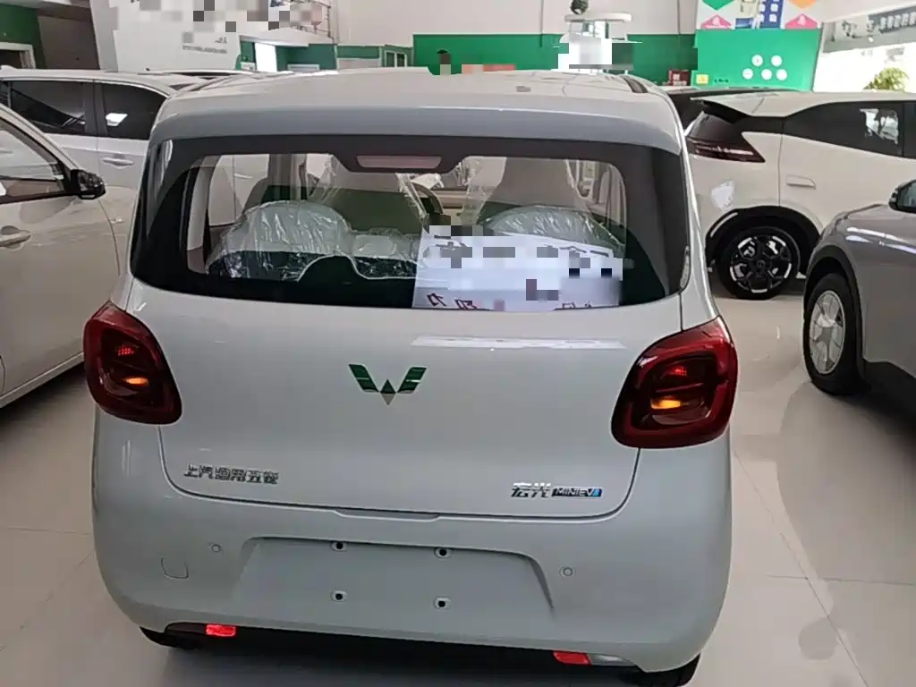Wuling MINIEV — миниатюра 6
