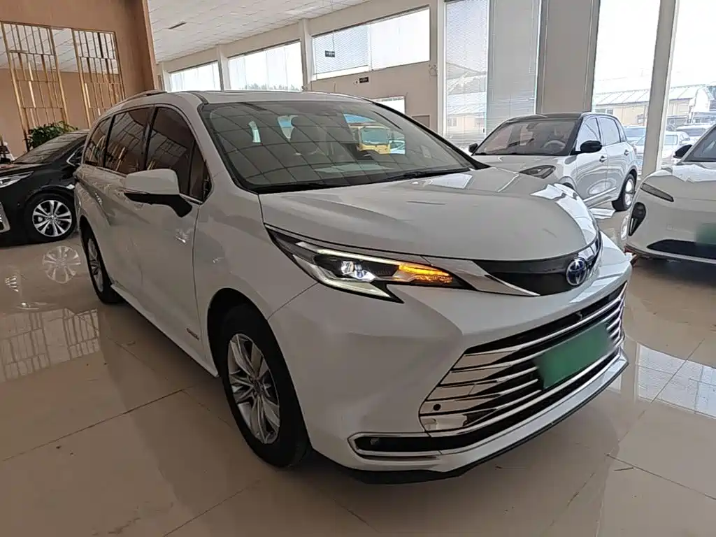 Toyota Sienna — миниатюра 4