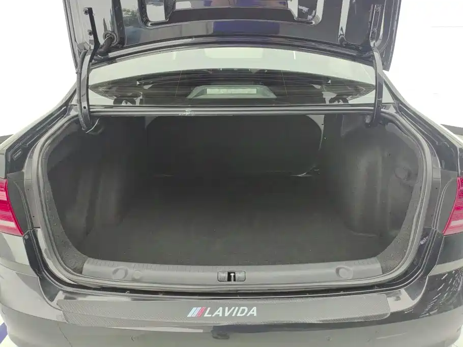 Volkswagen Lavida — миниатюра 4