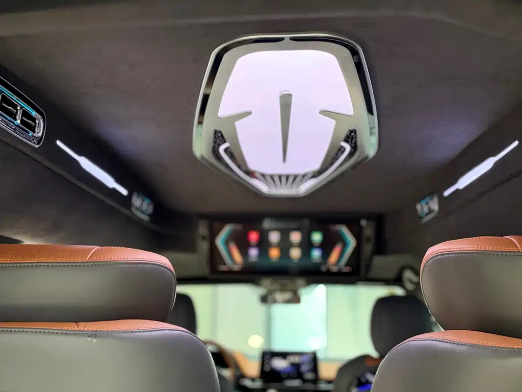 Toyota Granvia — миниатюра 9