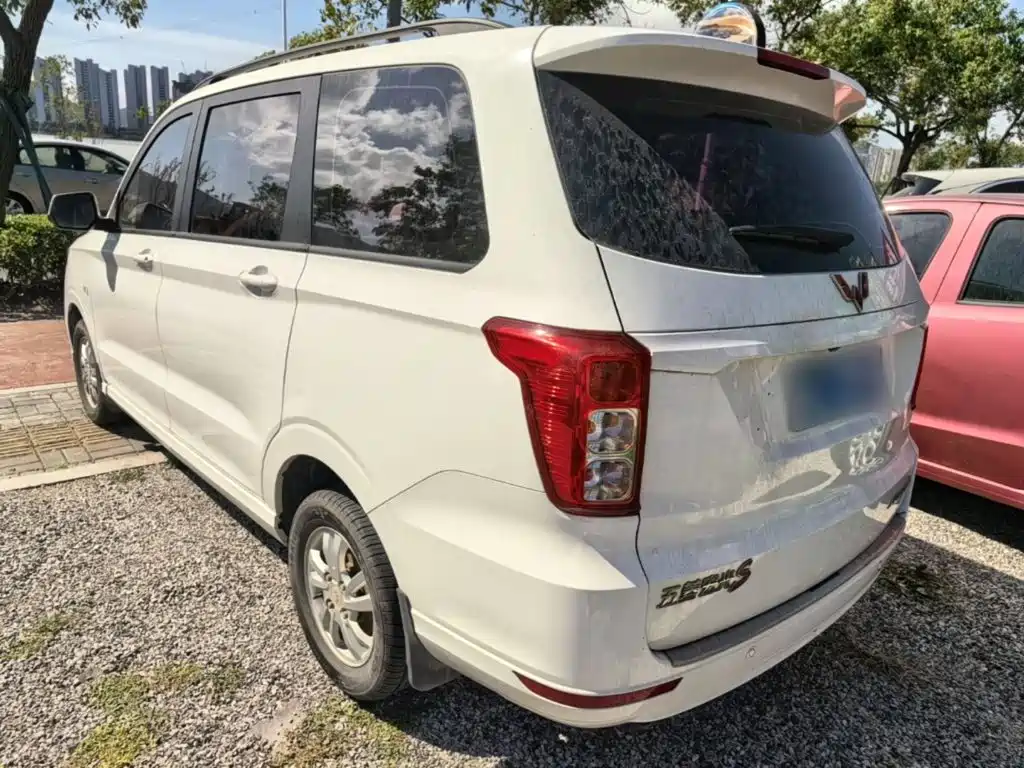 Wuling Hongguang — миниатюра 5