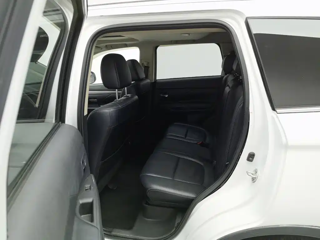 Mitsubishi Outlander (Import) — миниатюра 15