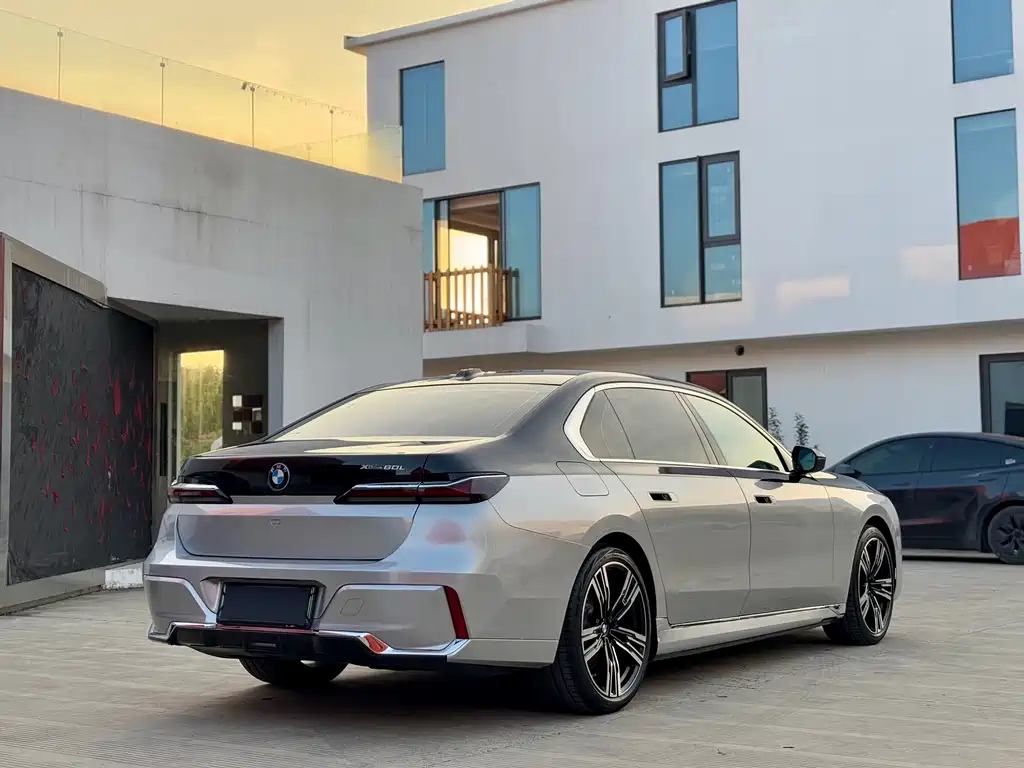 BMW i7 — миниатюра 10