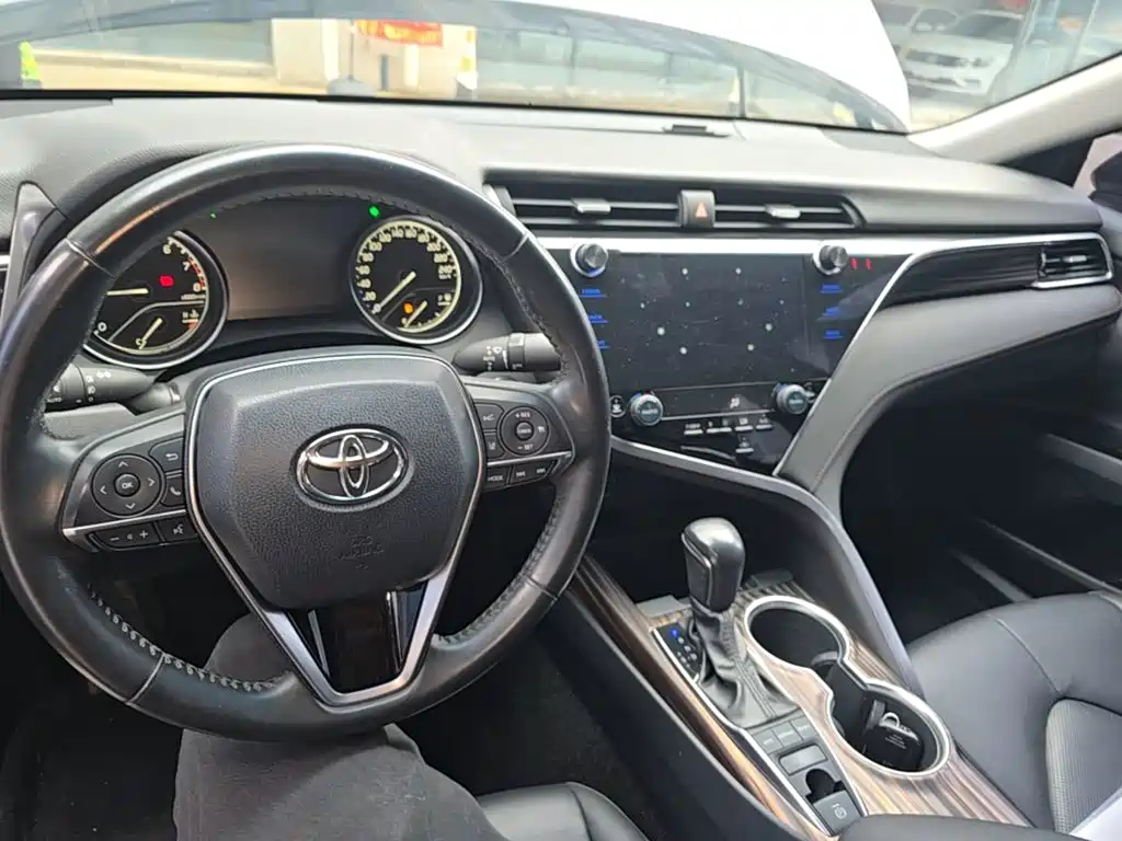 Toyota Camry — миниатюра 10