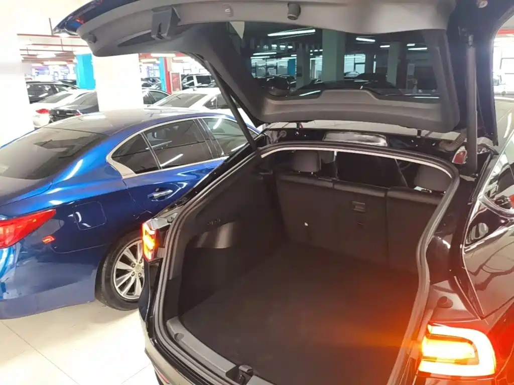 Tesla Model Y — миниатюра 19