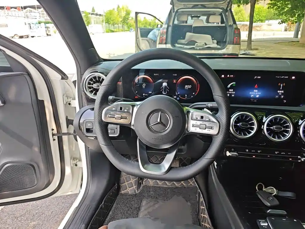 Mercedes-Benz A-Class — миниатюра 11