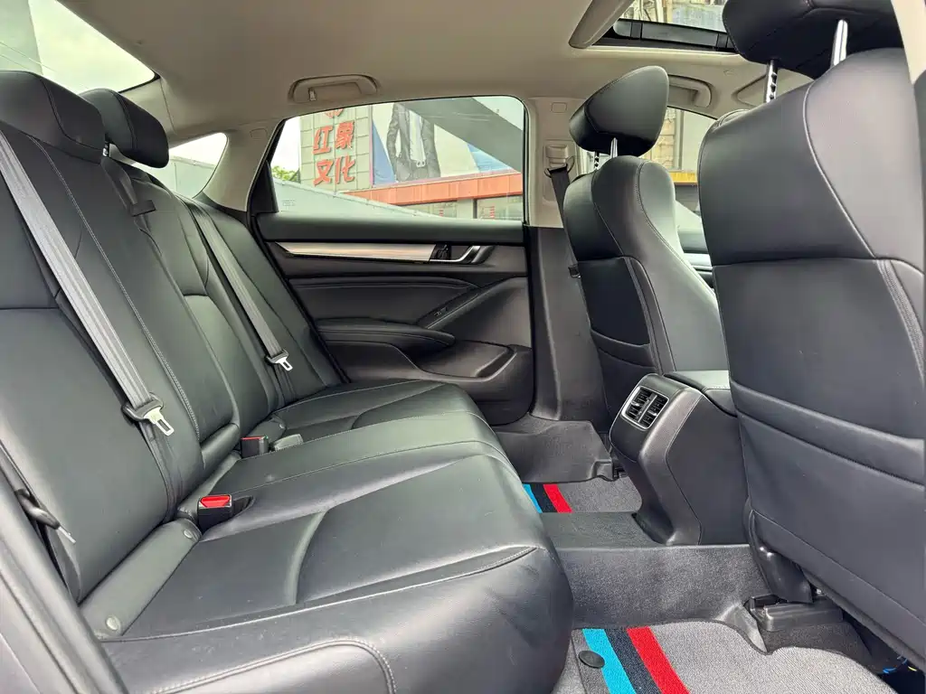 Honda Accord — миниатюра 13