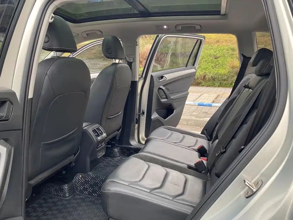 Volkswagen Tiguan L L 2019 330TSI AT Comfort VI