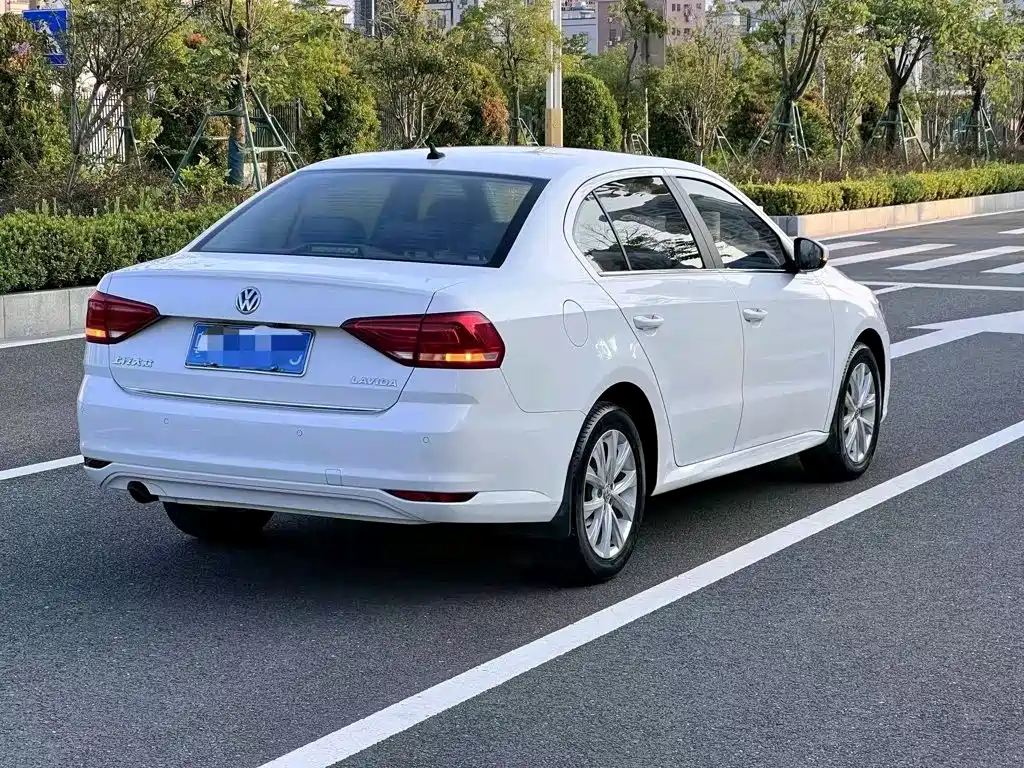 Volkswagen Lavida — миниатюра 7