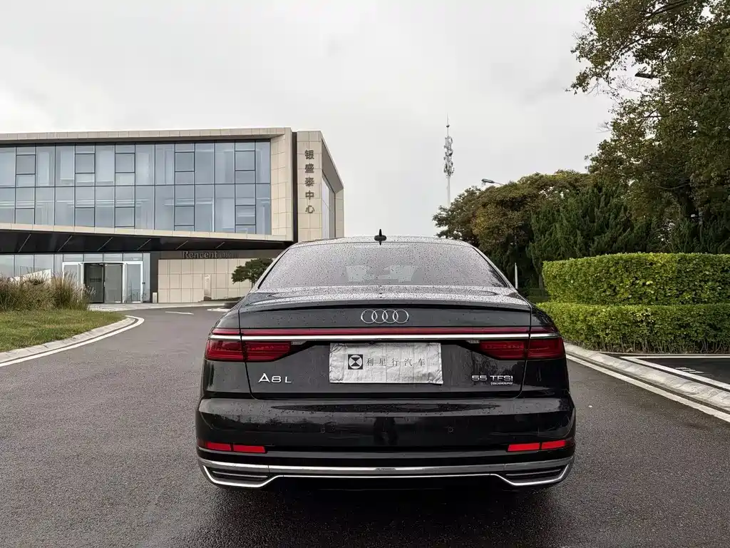 Audi A8 — миниатюра 5