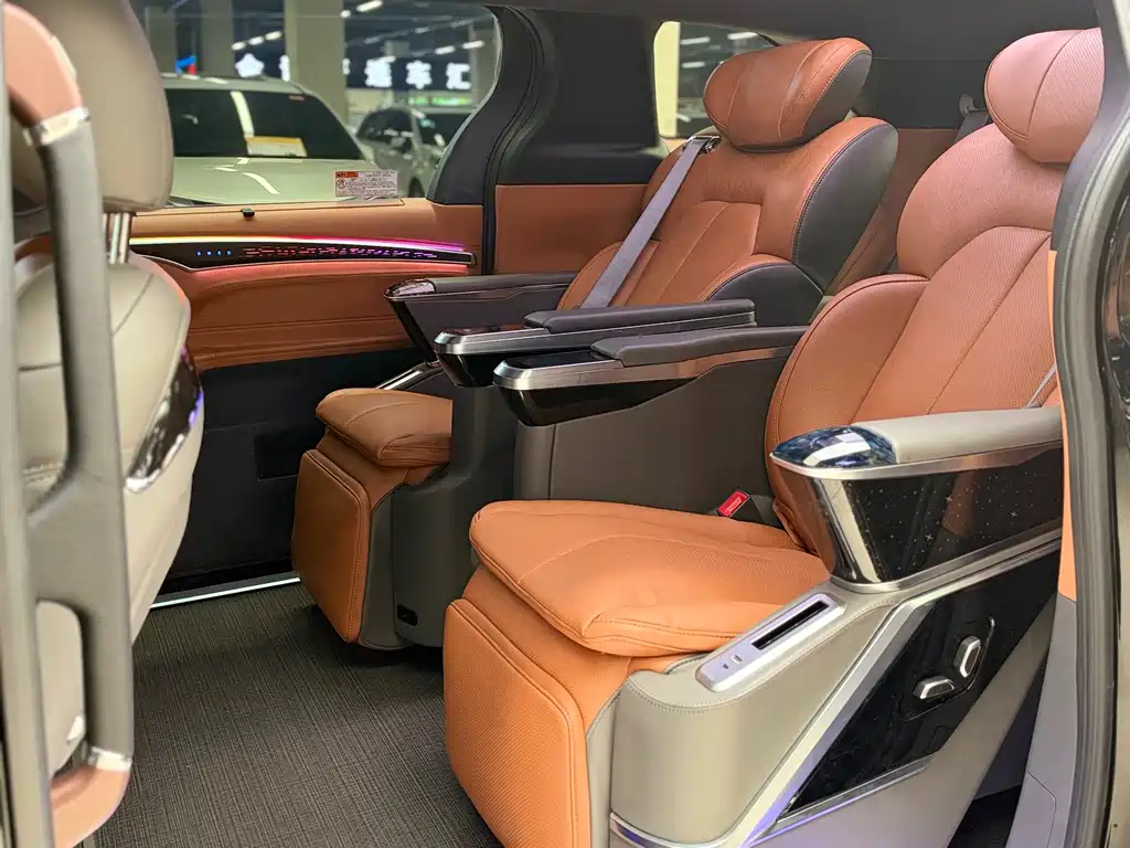 Toyota Granvia — миниатюра 4