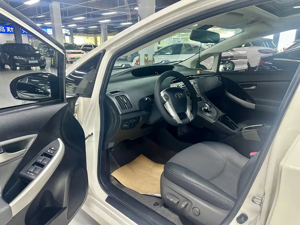 Toyota Prius 2012 1.8L Luxury
