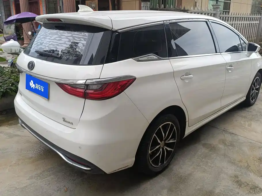 BYD MAX — миниатюра 3